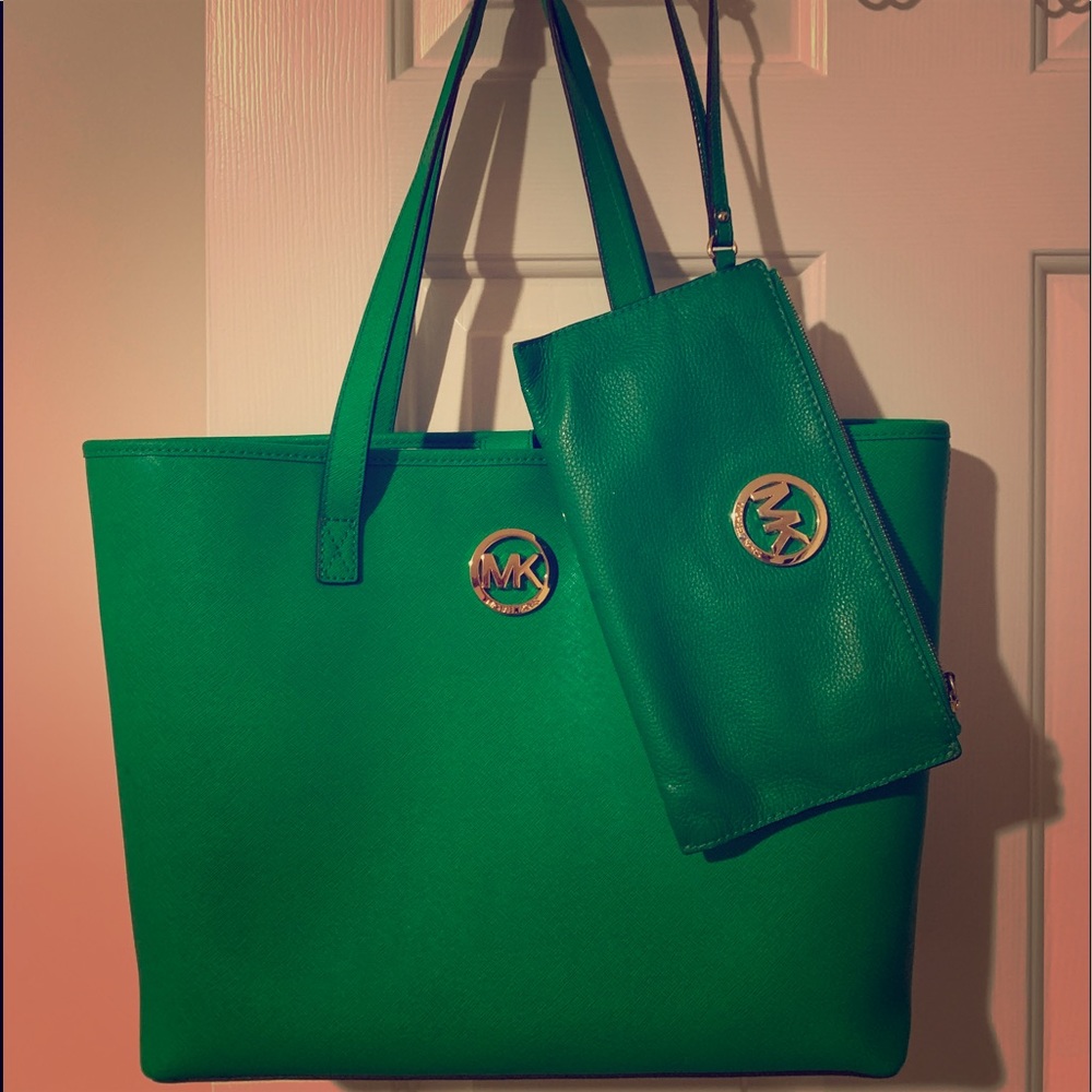 Palm Medium Travel Tote & Large Zip Top Clutch